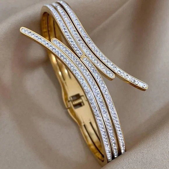 Unique Design Gold Color Stainless Steel Bracelet For Women - Picture 5 of 7